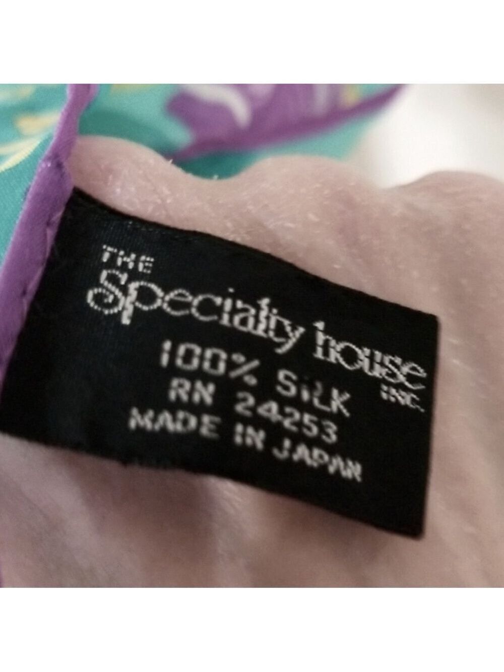 Specialty house 100% silk scarf, made in Japan. - Picture 4 of 5